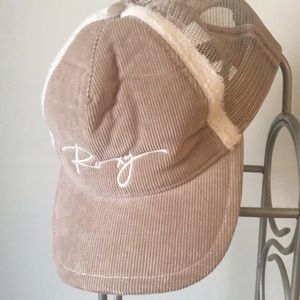 New Roxy Trucker hat w/ fleece lining. Never worn
